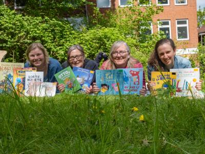 Børnebibliotekarerne Mette, Thyra, Mette og Katrine læser højt på Flensborg Bibliotek