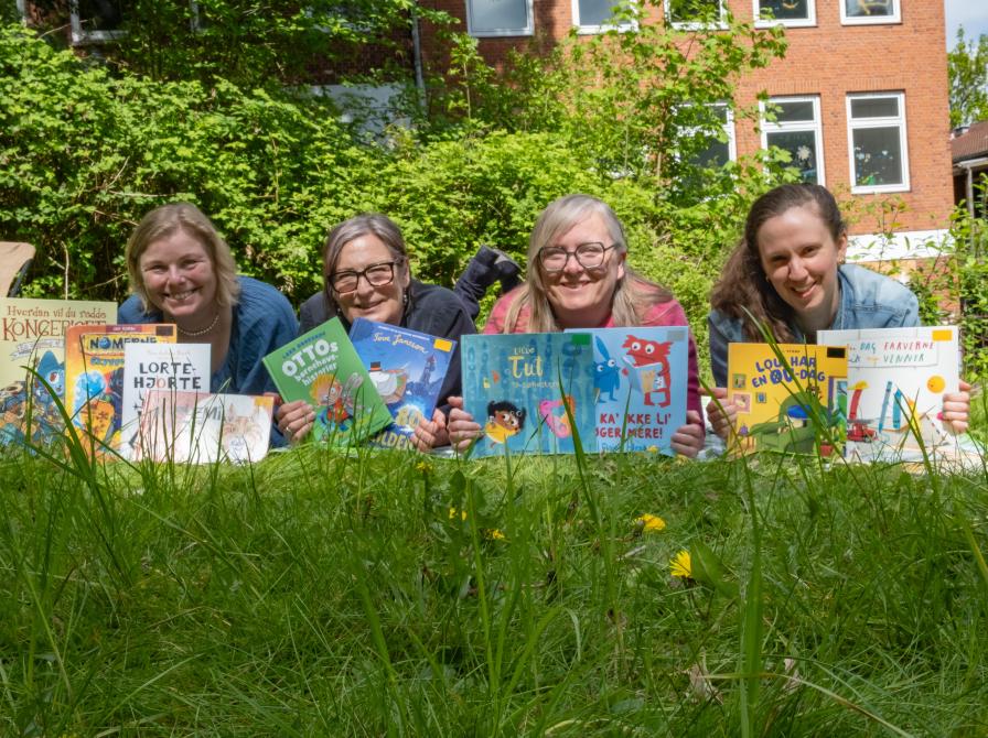 Børnebibliotekarerne Mette, Thyra, Mette og Katrine læser højt på Flensborg Bibliotek